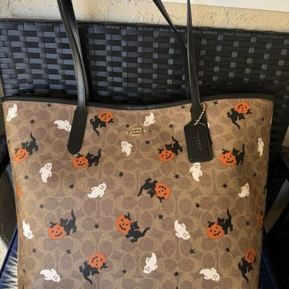 Coach Signature Tote - Picture 1 of 5